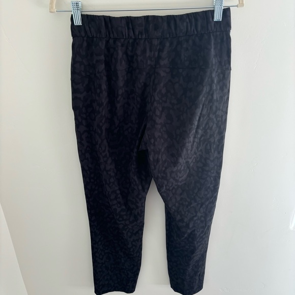 Lululemon On The Fly 7/8 Pant Formation in Camo - Picture 5 of 6